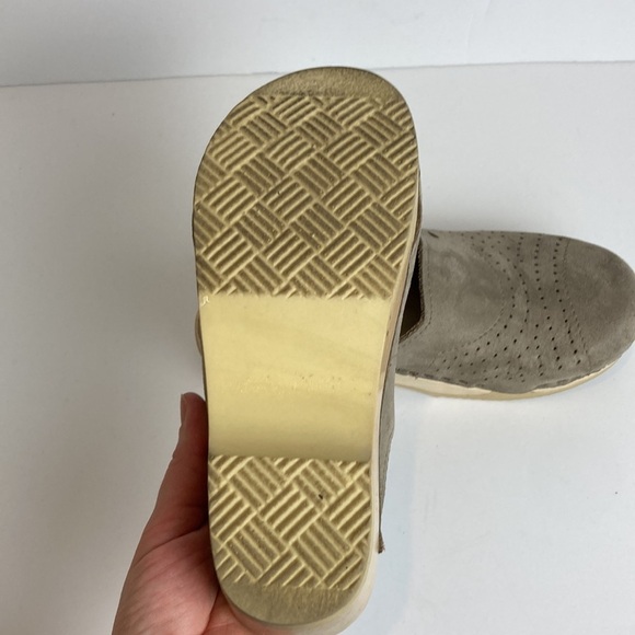 Sven Leaf Punch Spray Clogs in Beige Tan Sz 36 5 5.5 scandi granola girl hippie - Picture 9 of 16